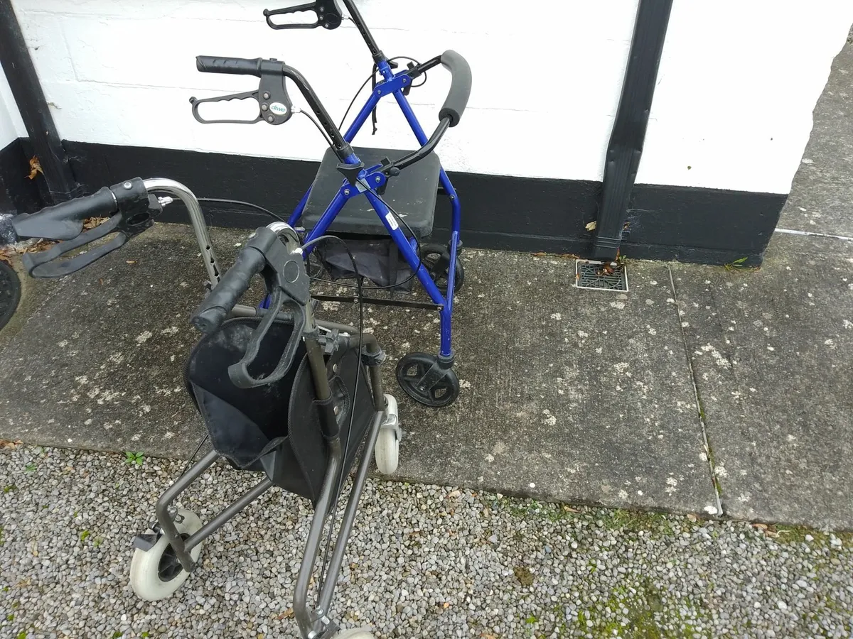 FREE Lightweight Folding Aluminium Walker & Seat - Image 2