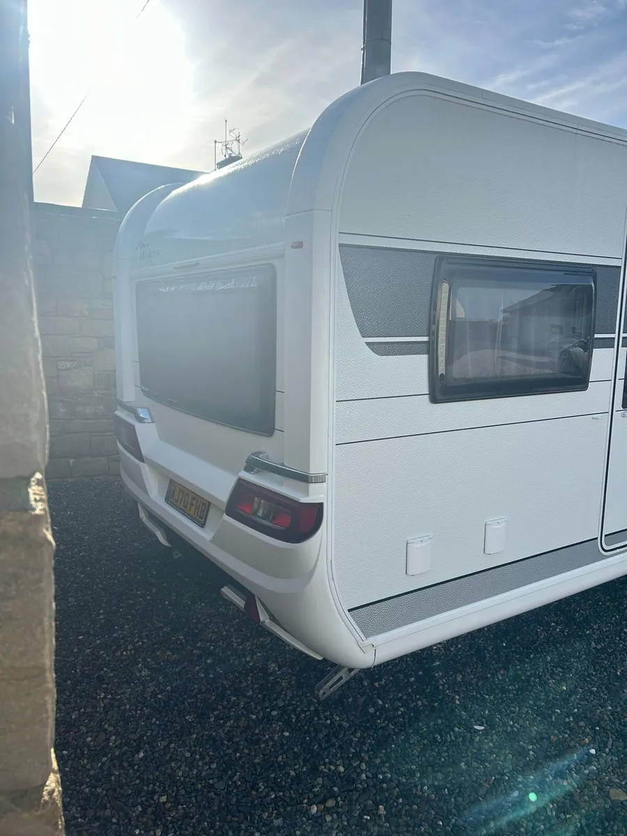 2022 hobby 6 berth fixed bed - Image 4