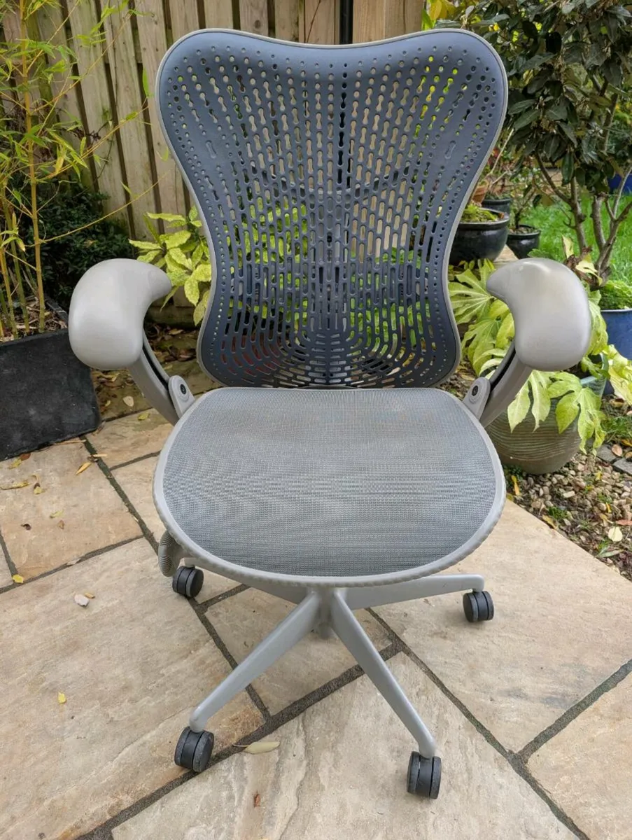 Ergonomic office chair - Image 2