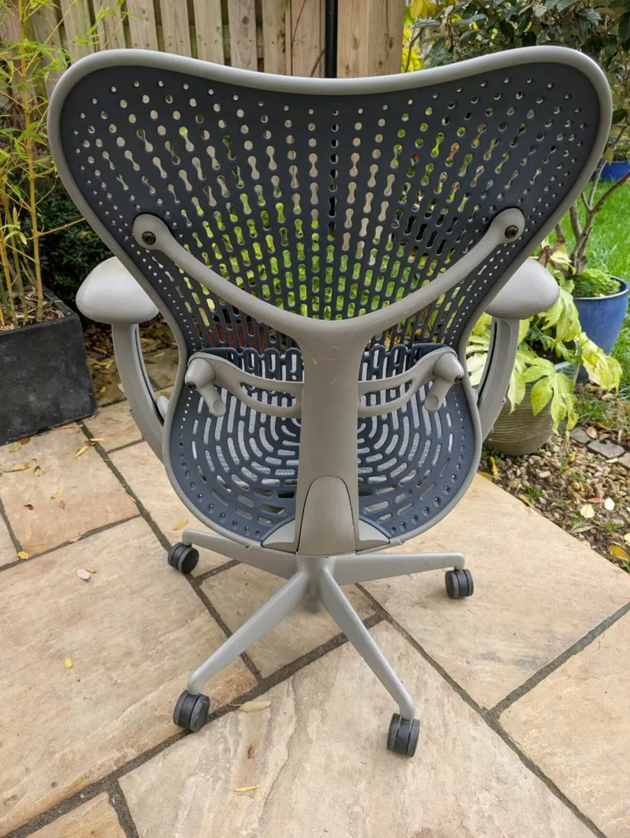 Ergonomic office chair - Image 4