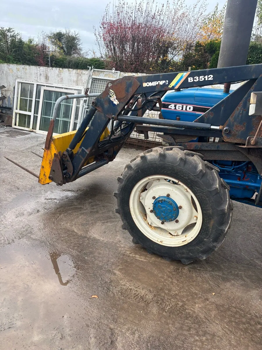 Tractor front loader - Image 1