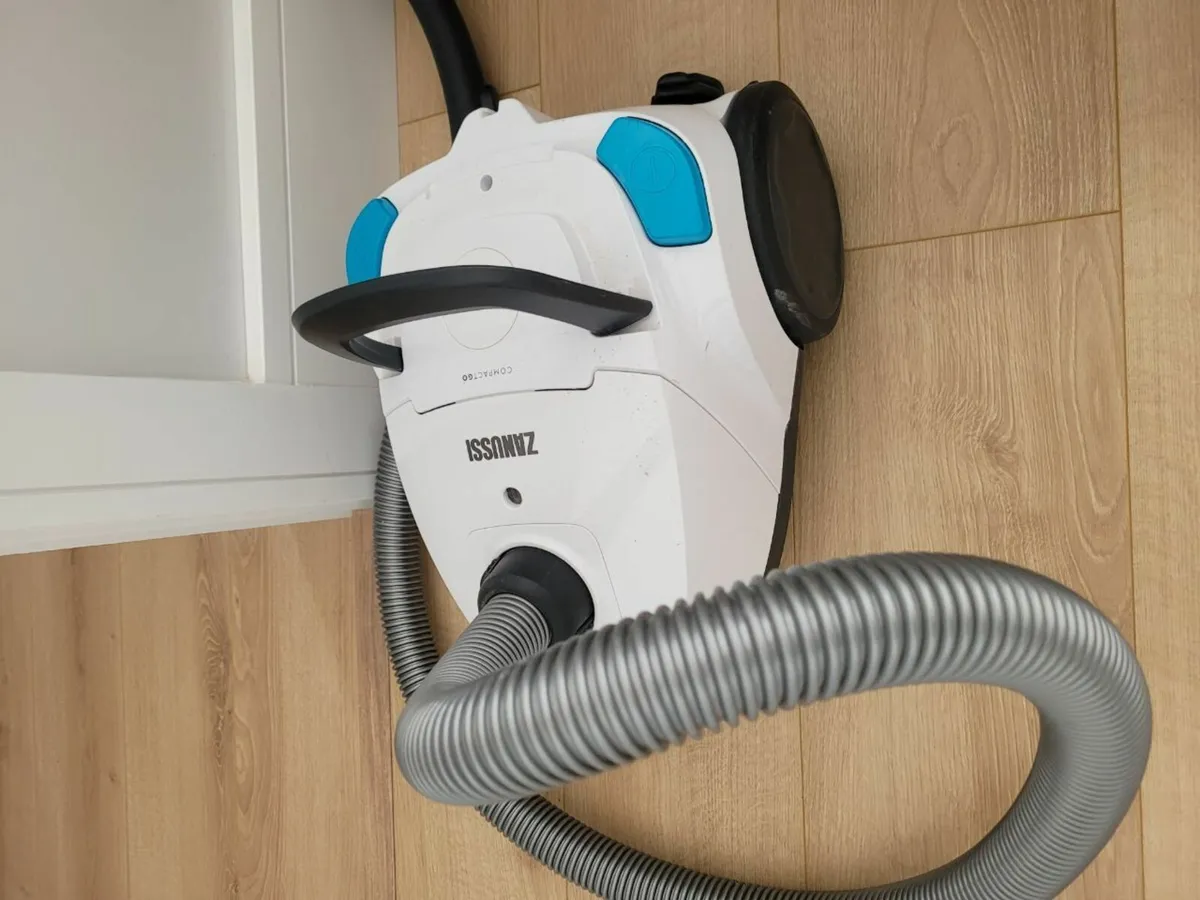 Vacuum cleaner - Image 2