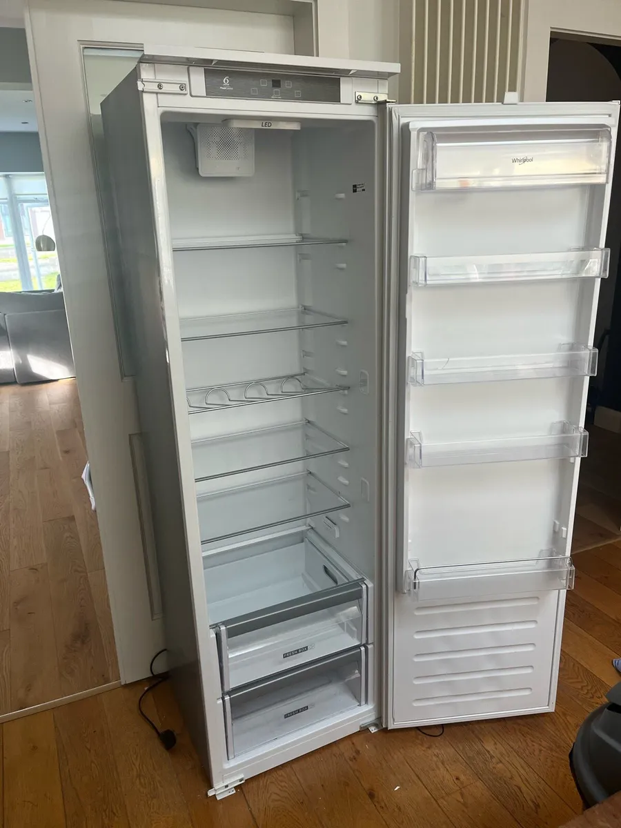 Whirlpool integrated 6th sense fridge - Image 1