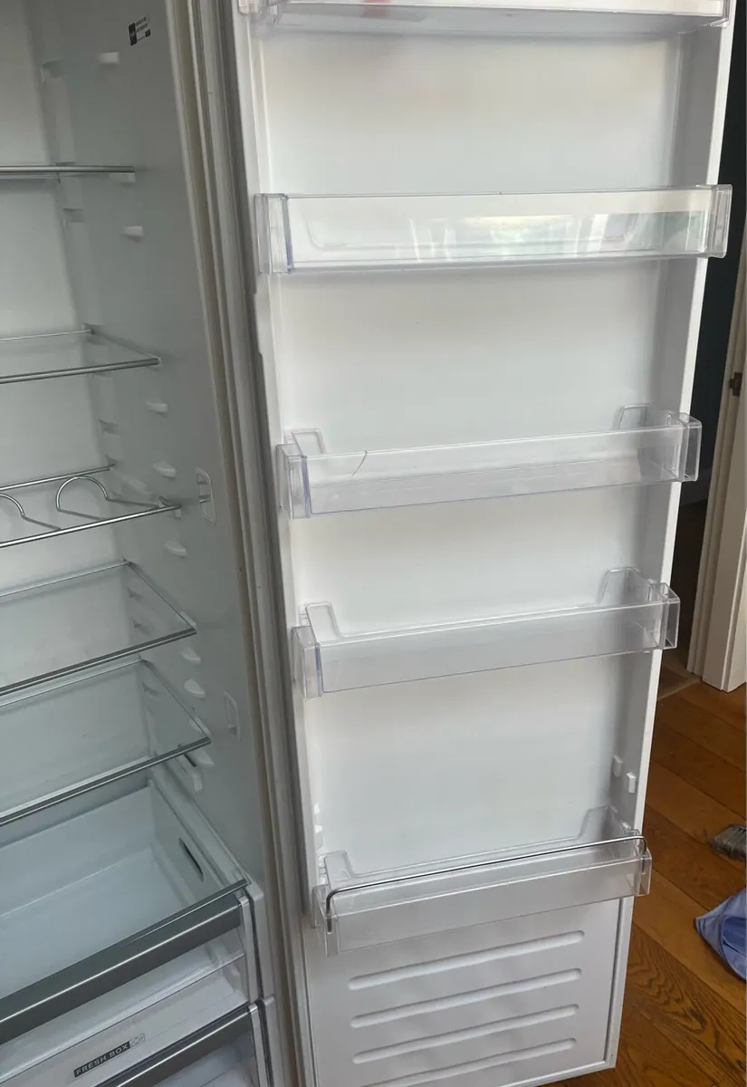 Whirlpool integrated 6th sense fridge - Image 3