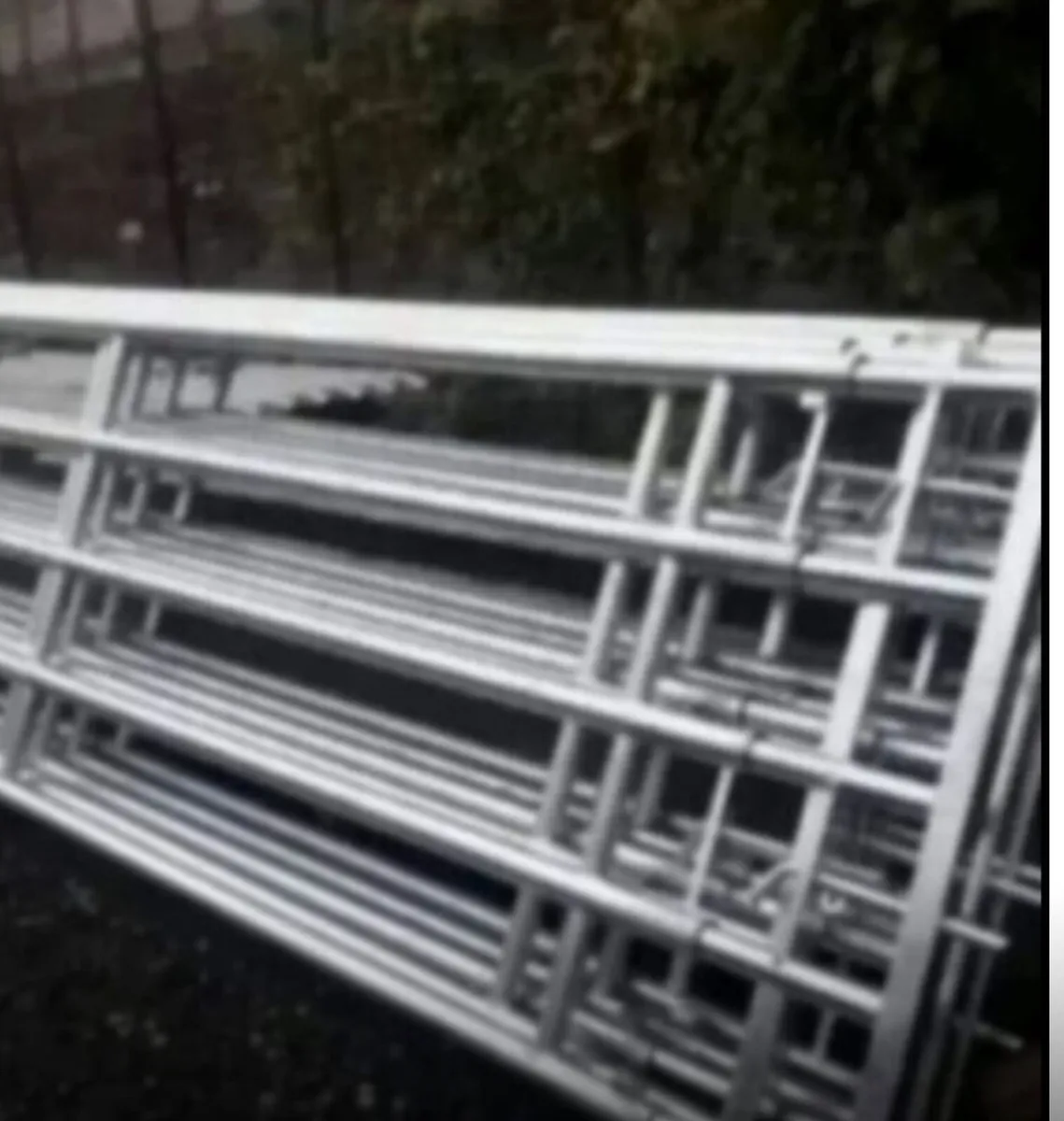 Feed barriers / Extendable gates - Image 1