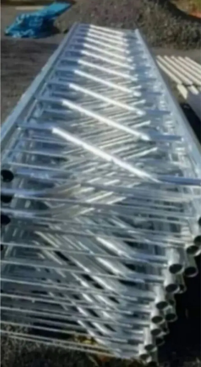 Feed barriers / Extendable gates - Image 2