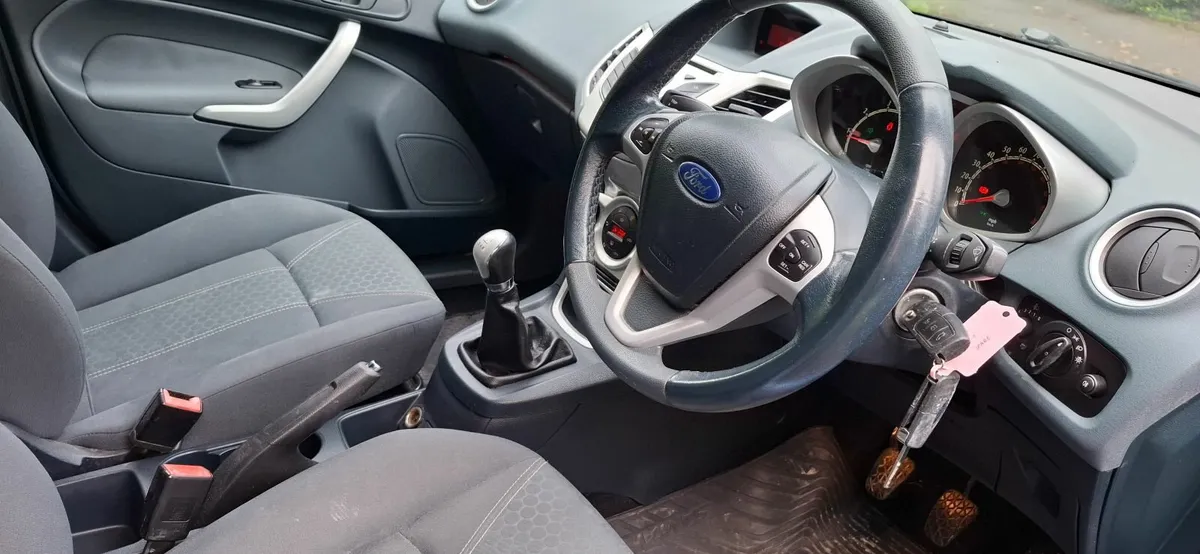 09 Ford Fiesta , TITANIUM,  LOW MLS - Image 2