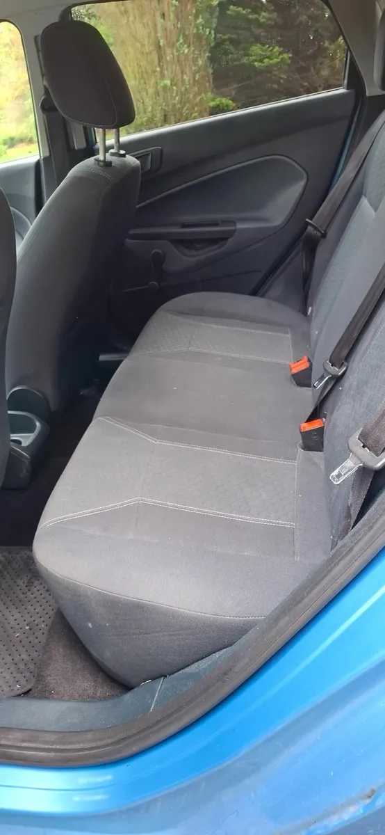 09 Ford Fiesta , TITANIUM,  LOW MLS - Image 3
