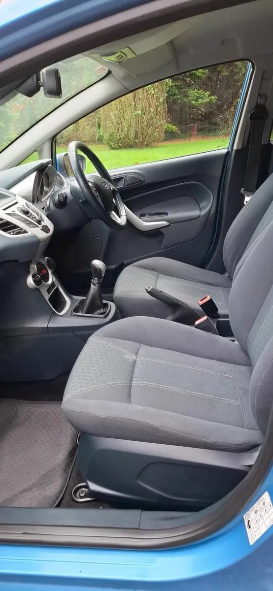 09 Ford Fiesta , TITANIUM,  LOW MLS - Image 4