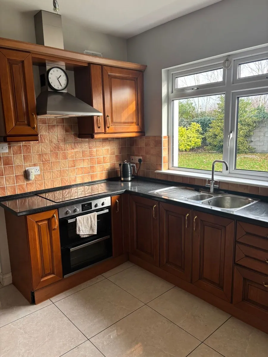 Kitchen and appliances - Image 1