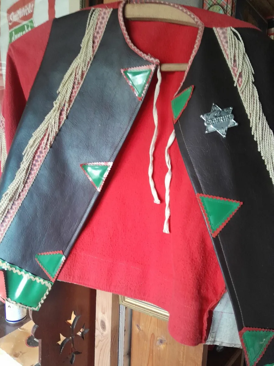 Vintage  child's  cowboy  suite - Image 4