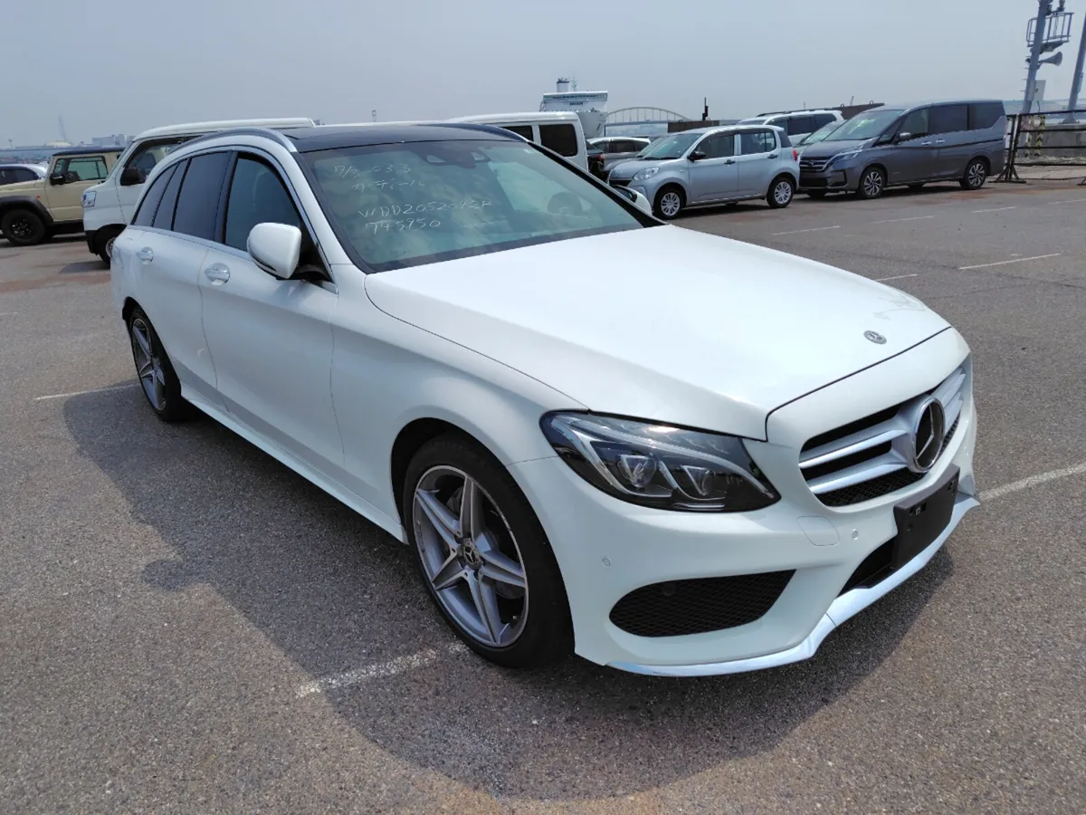 C220D AMG-LINE LAUREUS EDITION WITH PANORAMIC SUNR - Image 1