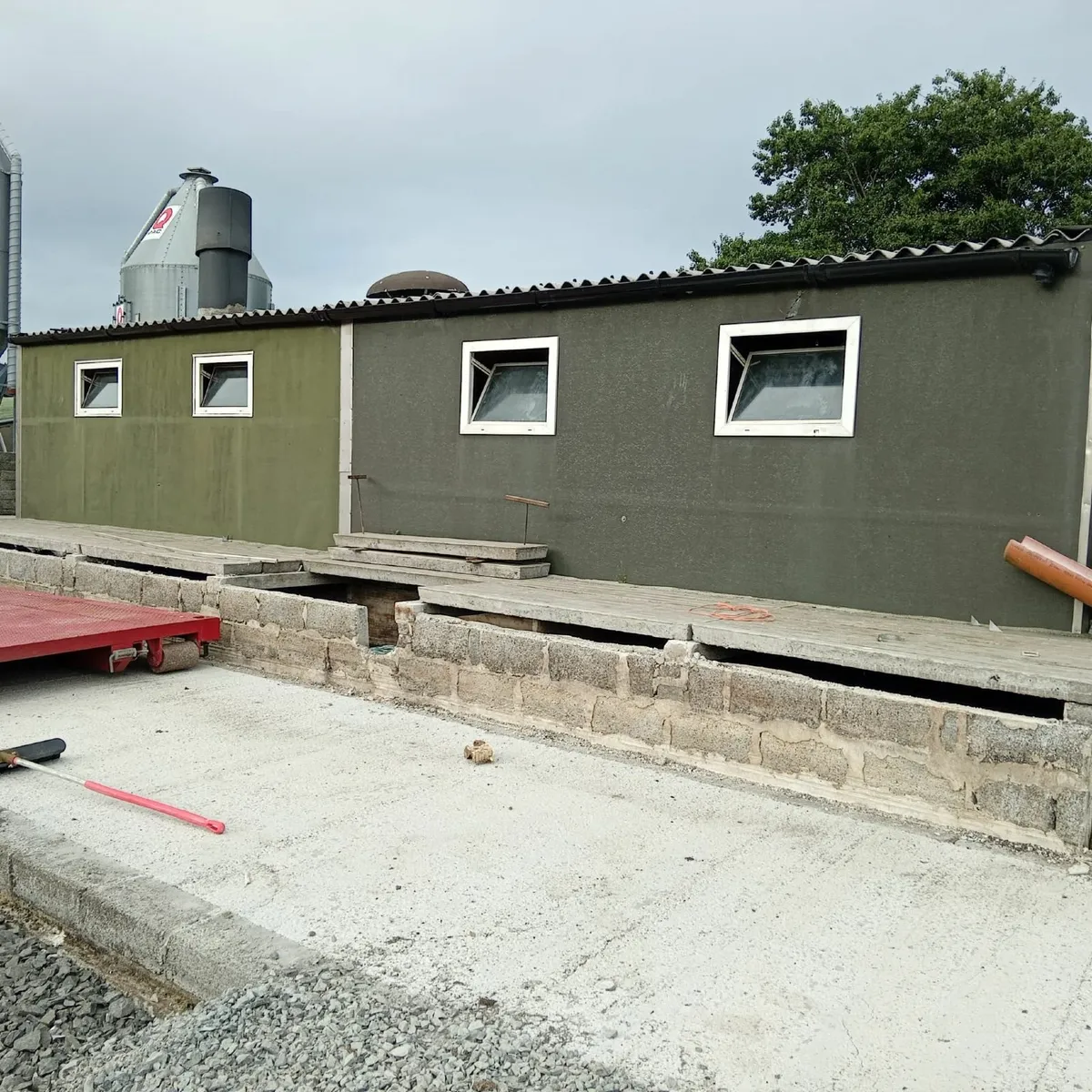 Two first stage pig rooms with communal wall - Image 1