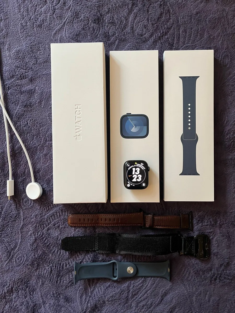 Apple Watch Series 9 (45mm, Midnight, GPS) - Image 1