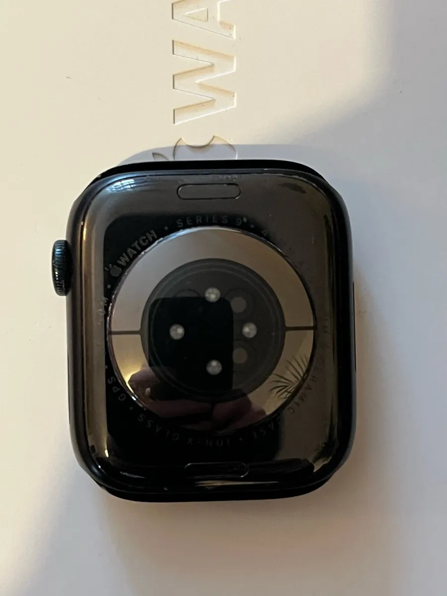 Apple Watch Series 9 (45mm, Midnight, GPS) - Image 4