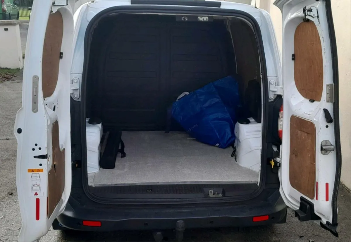 Ford Transit Courier - Image 2