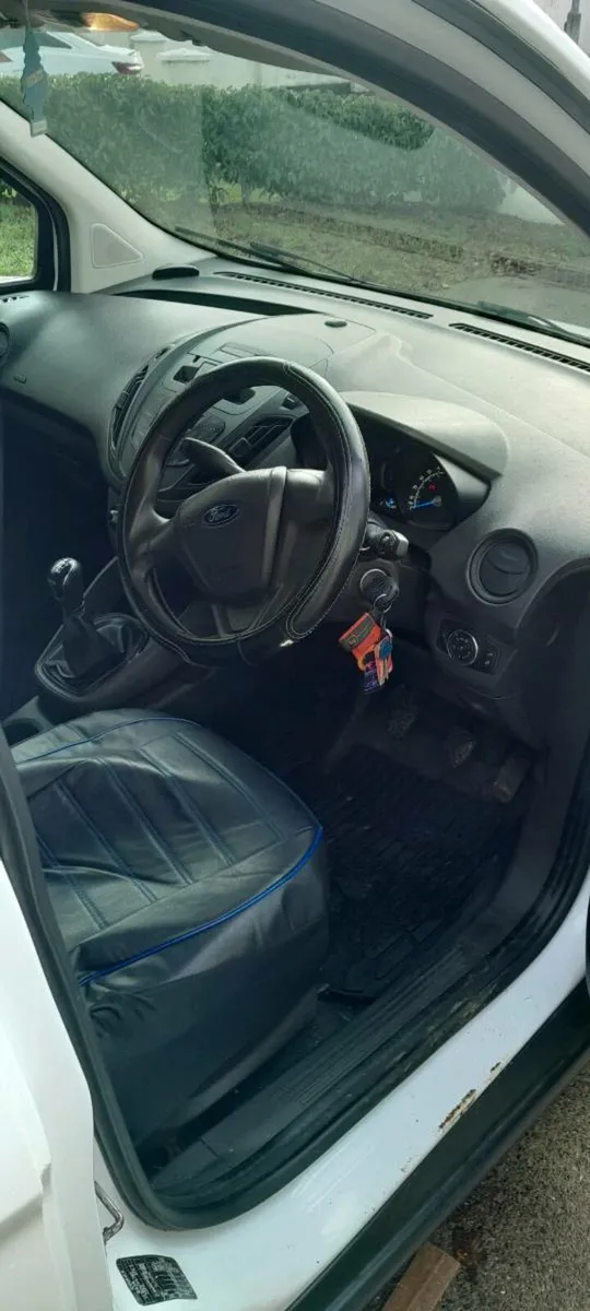 Ford Transit Courier - Image 3