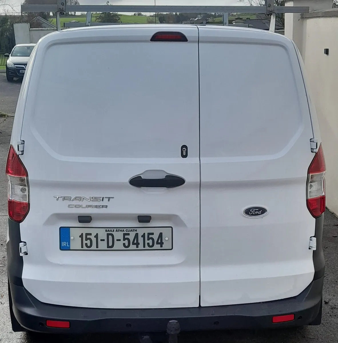 Ford Transit Courier - Image 4