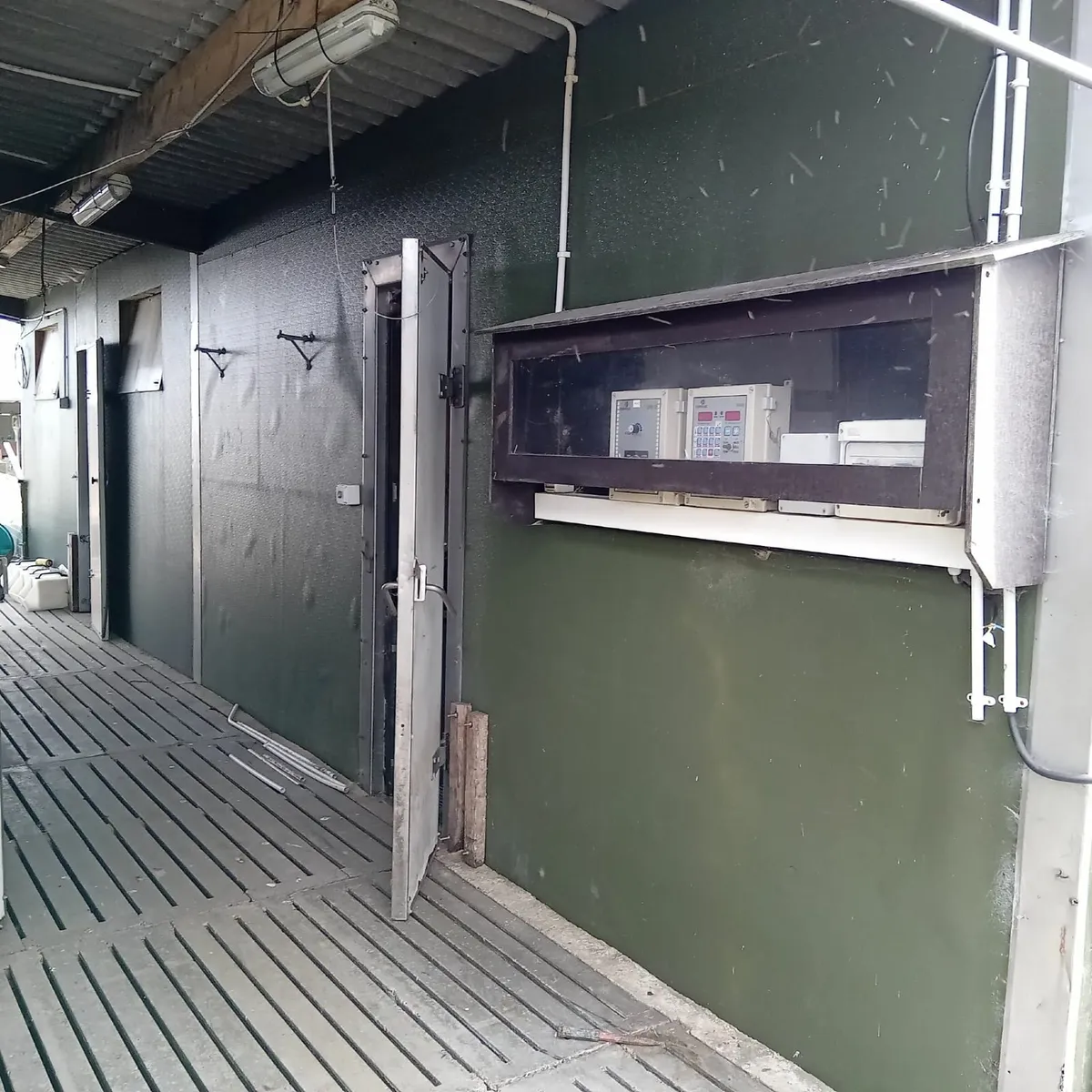 Two first stage pig rooms with communal wall - Image 2