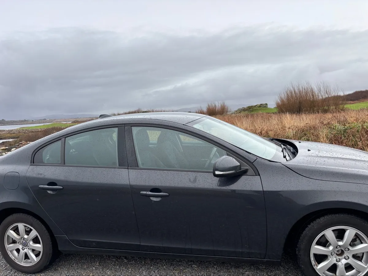 Volvo S60 2011 - Image 2