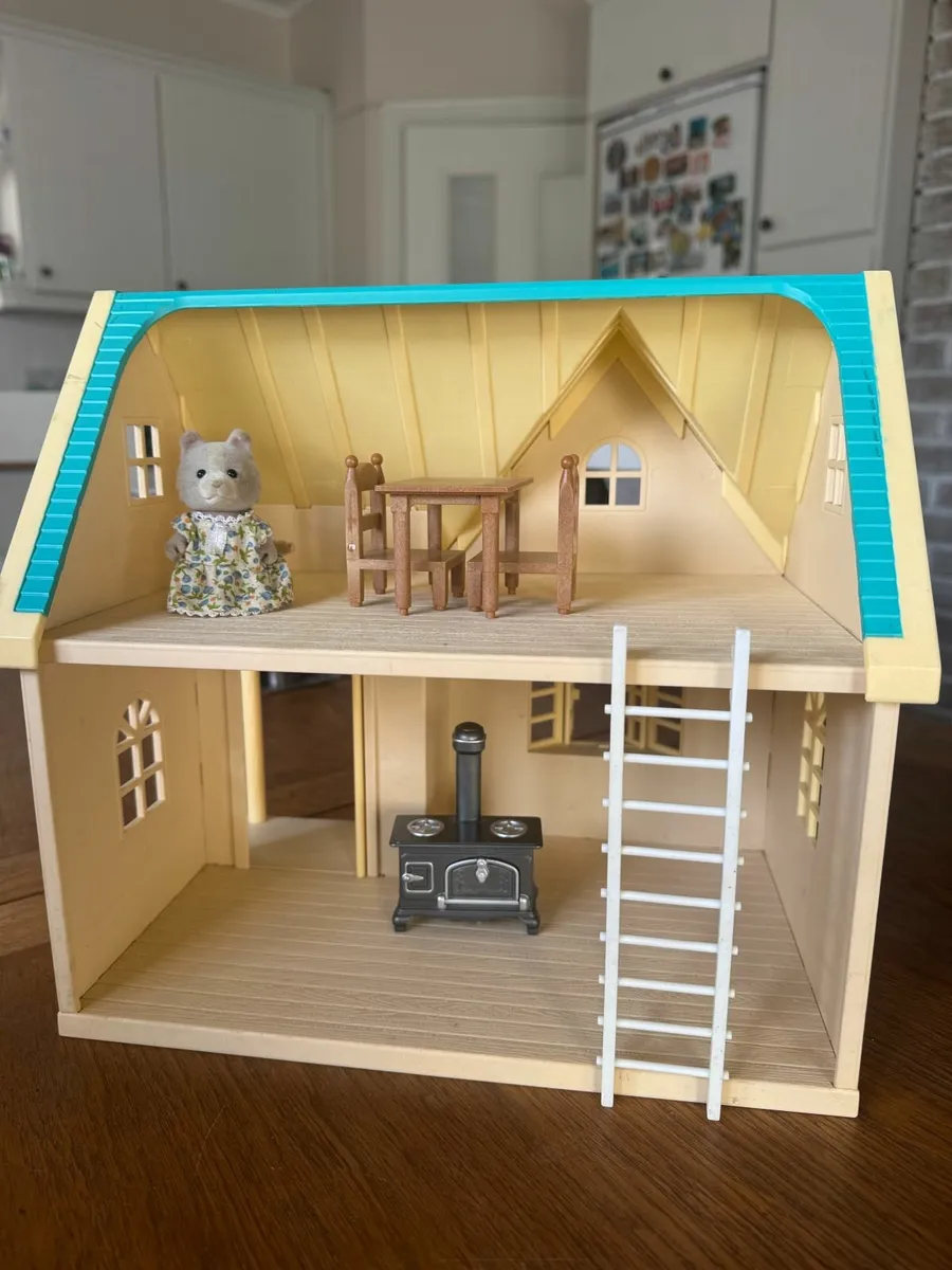 Sylvanian Families - Applewood Cottage - Image 1