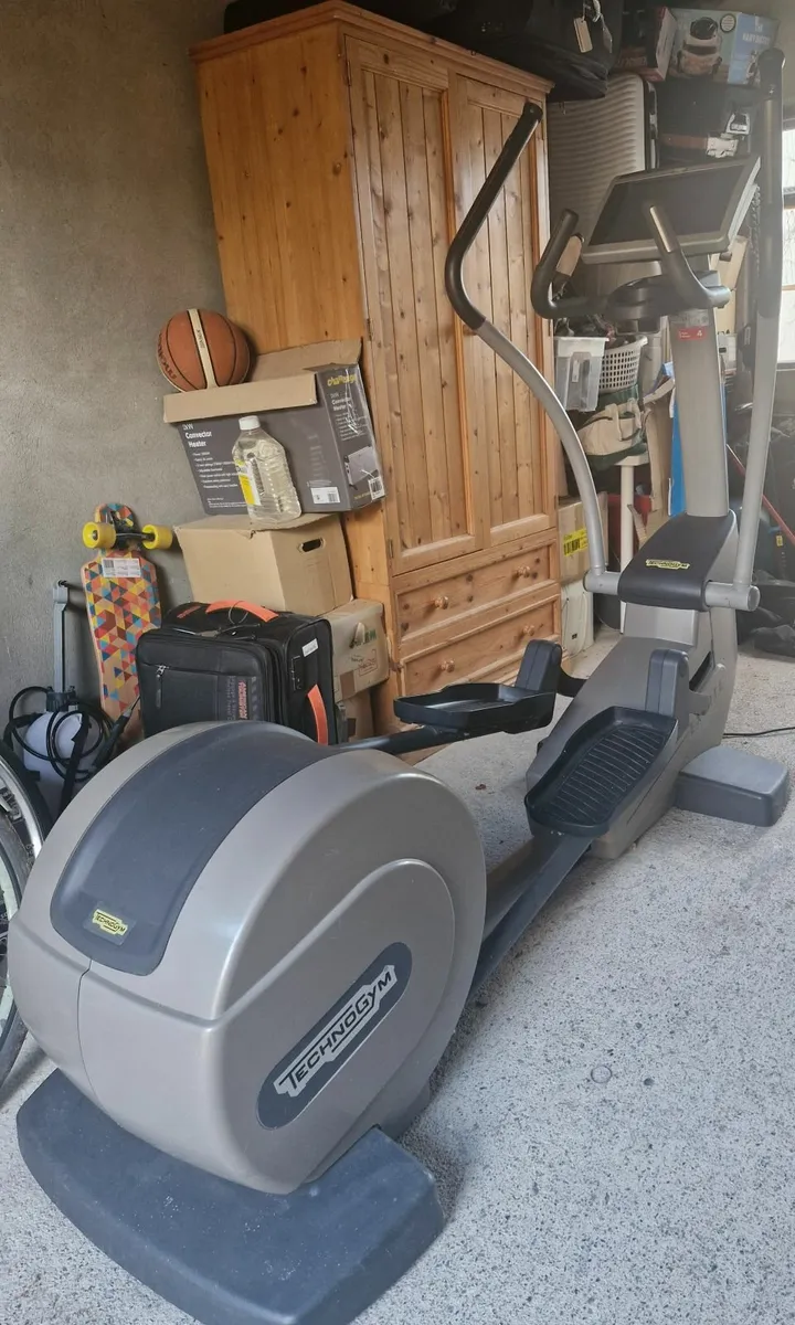 Technogym Elliptical Cross Trainer Commercial - Image 4