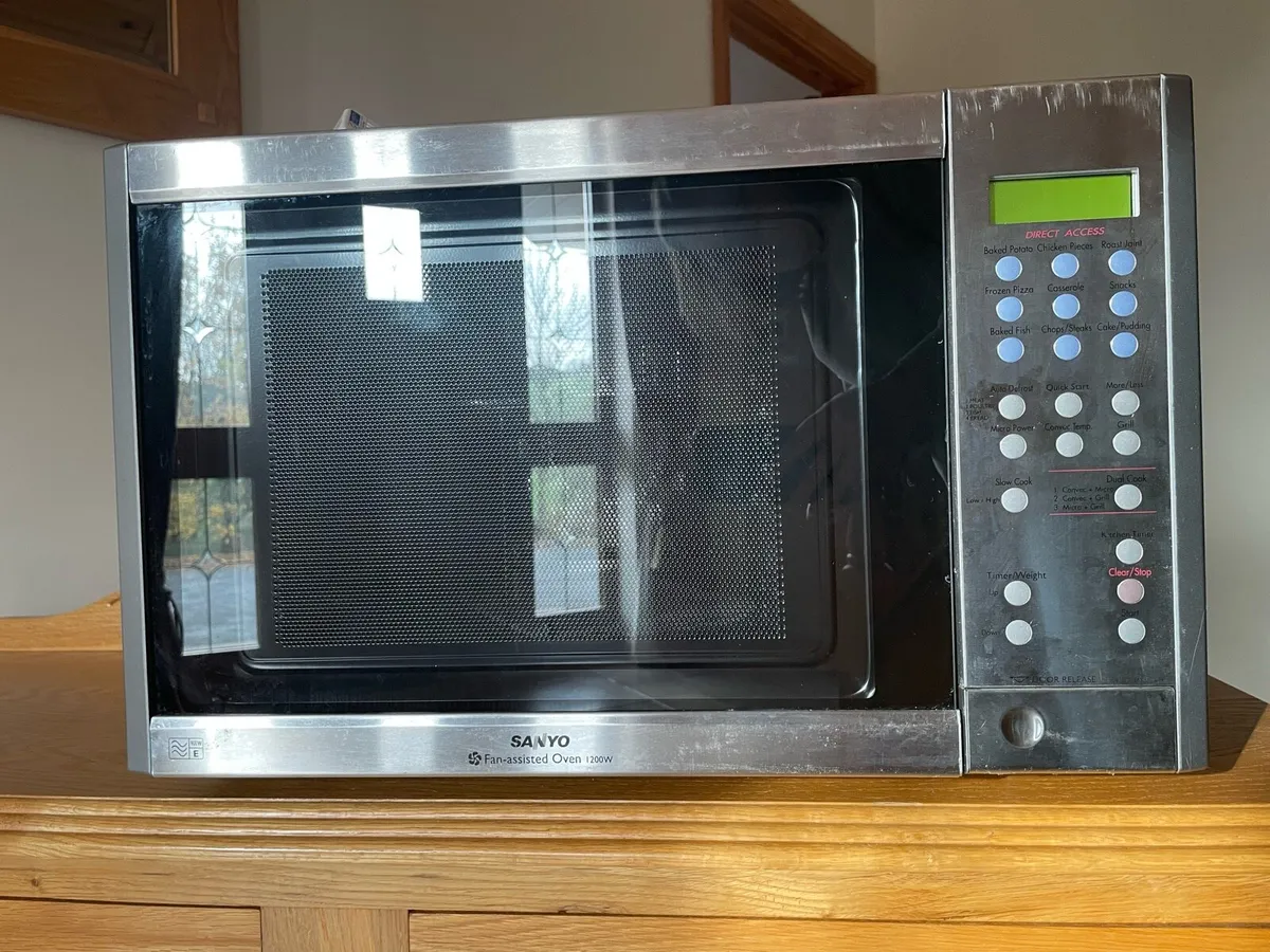 SANYO microwave oven with fan oven and power grill - Image 1