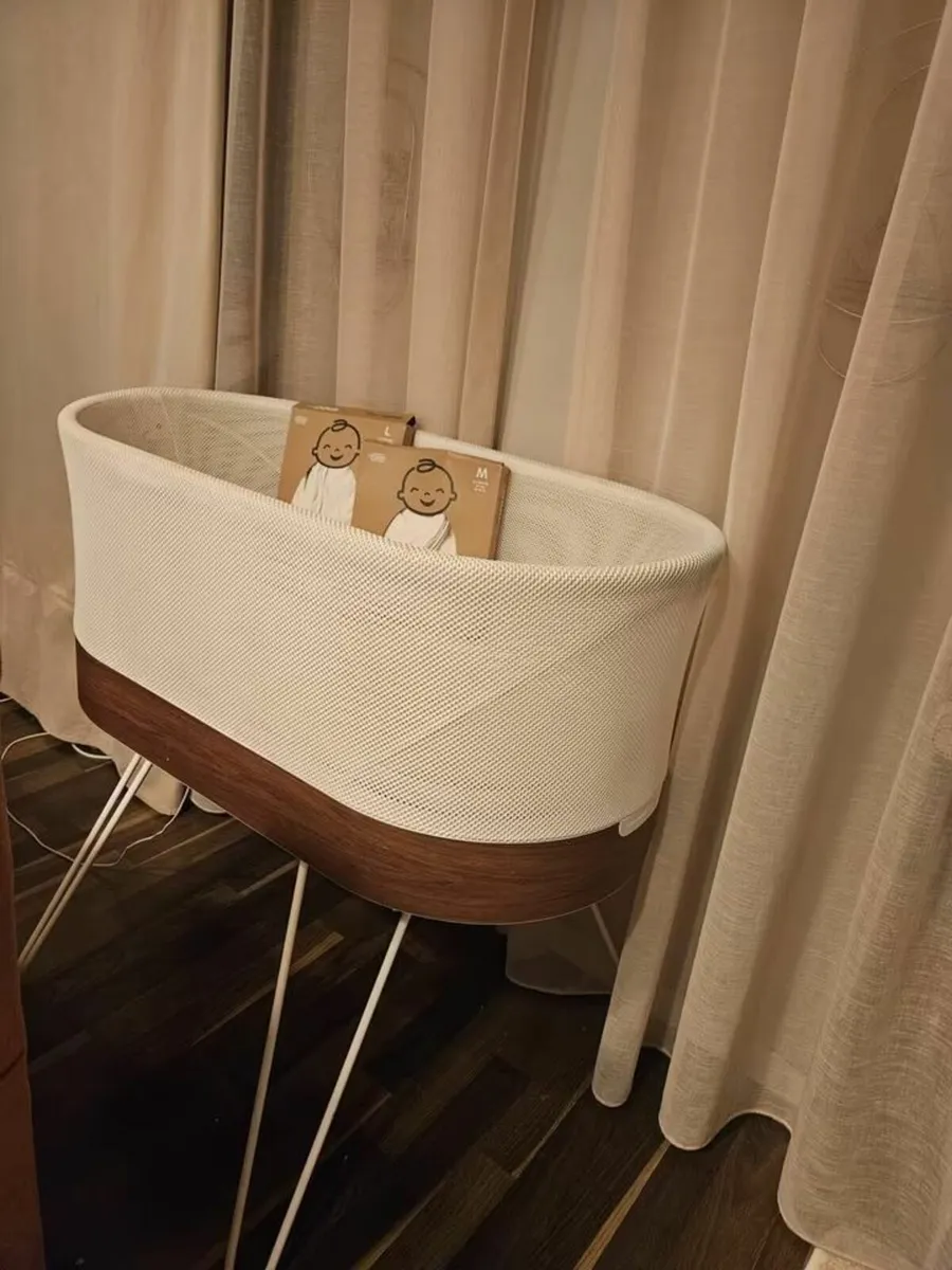 Baby Bassinet with 2 SNOO Sacks gently used - Image 1