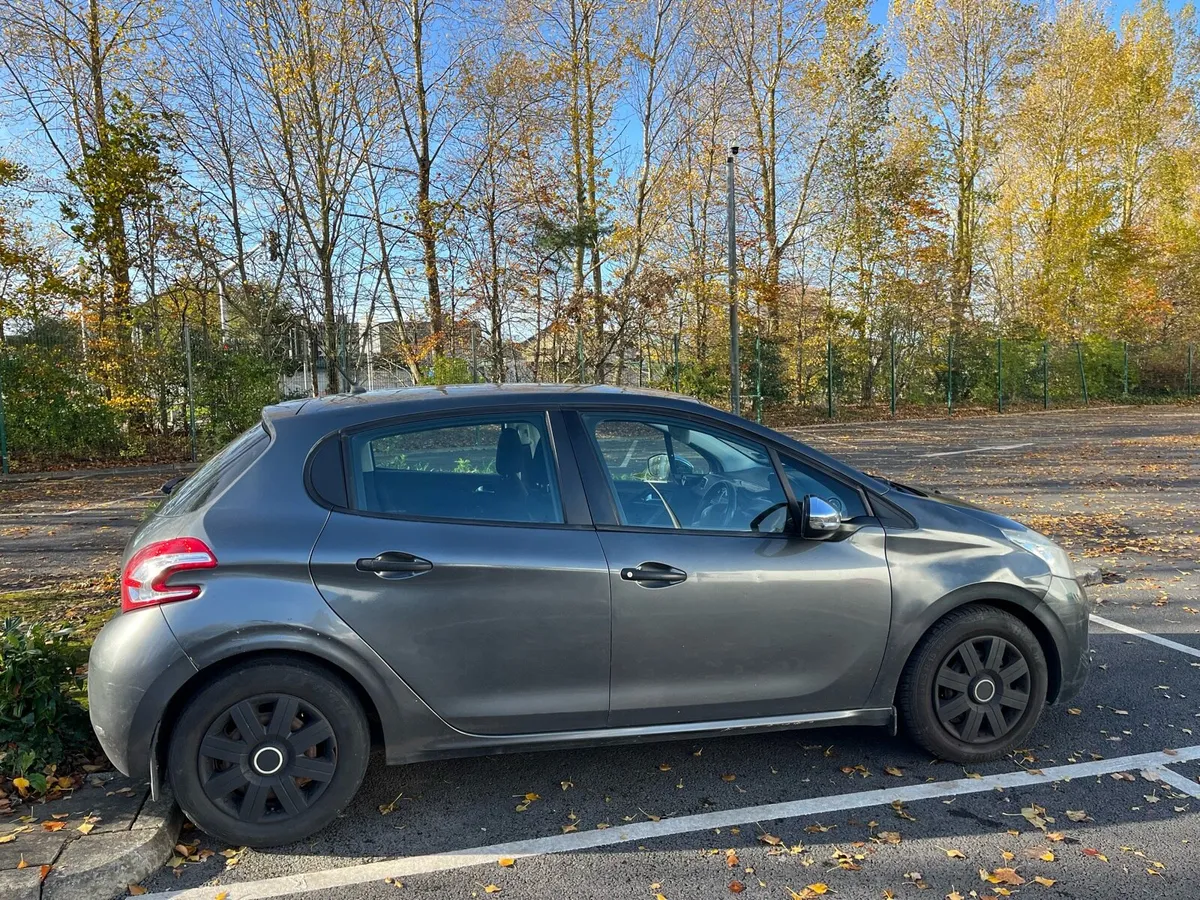 Peugeot 208/2013 model for sale - Image 2
