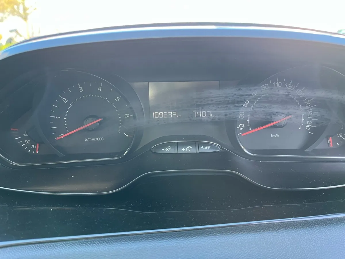 Peugeot 208/2013 model for sale - Image 4