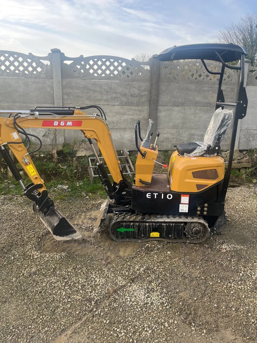 1 tonne Mycro mini digger - Image 1