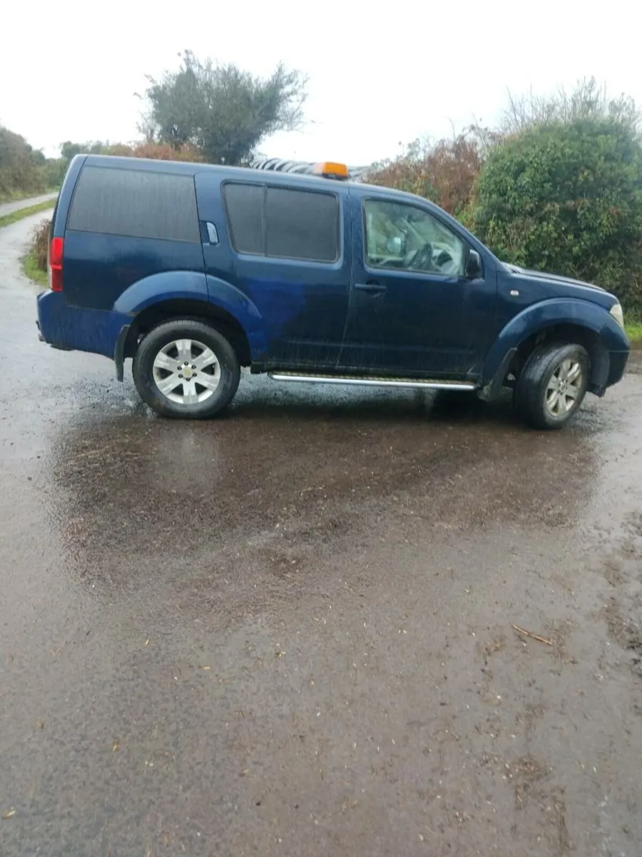 Nissan Pathfinder 2.5 - Image 1