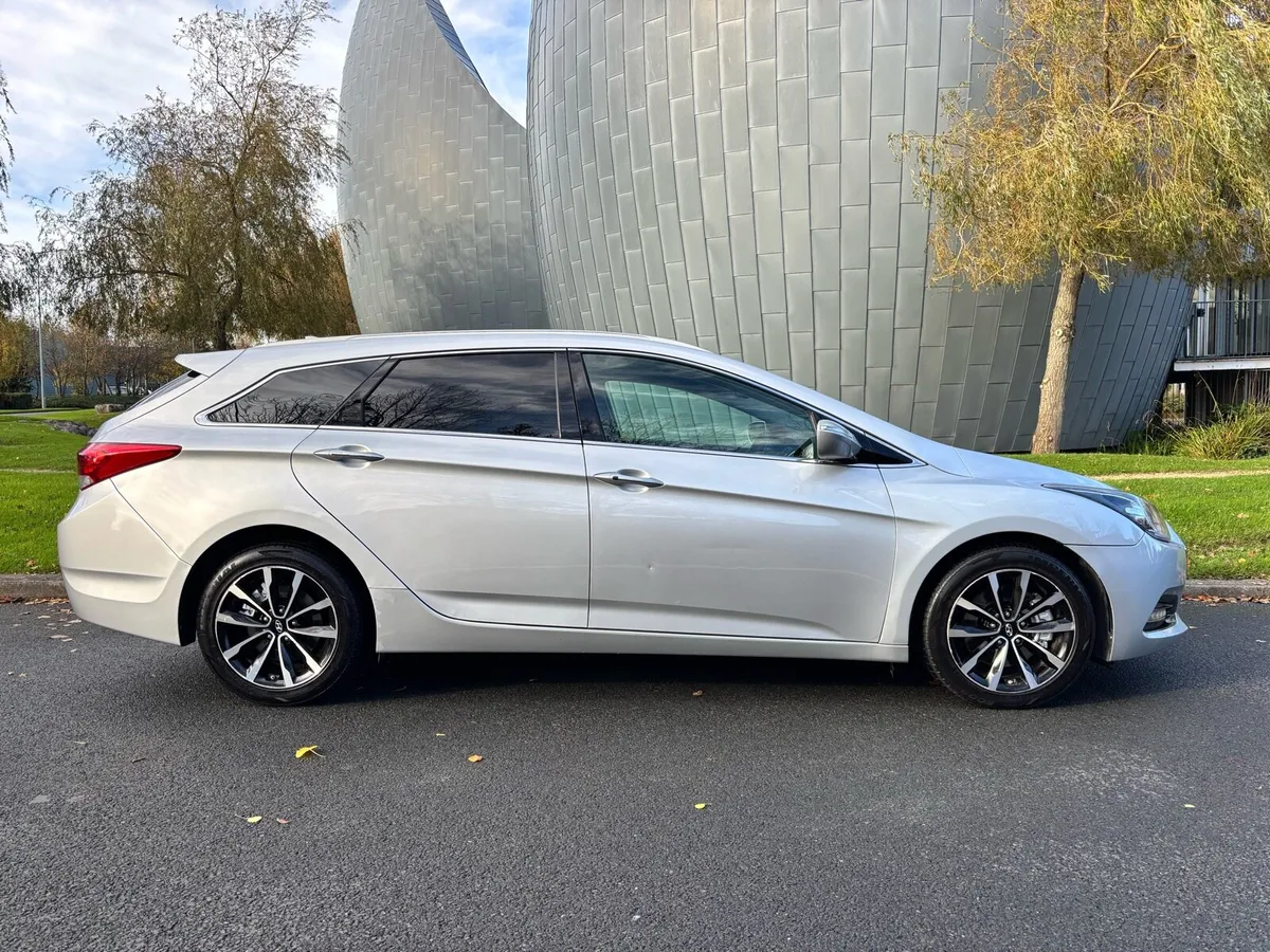 Hyundai I40 1.7 Auto Estate Business SE NCT02/2027 - Image 2