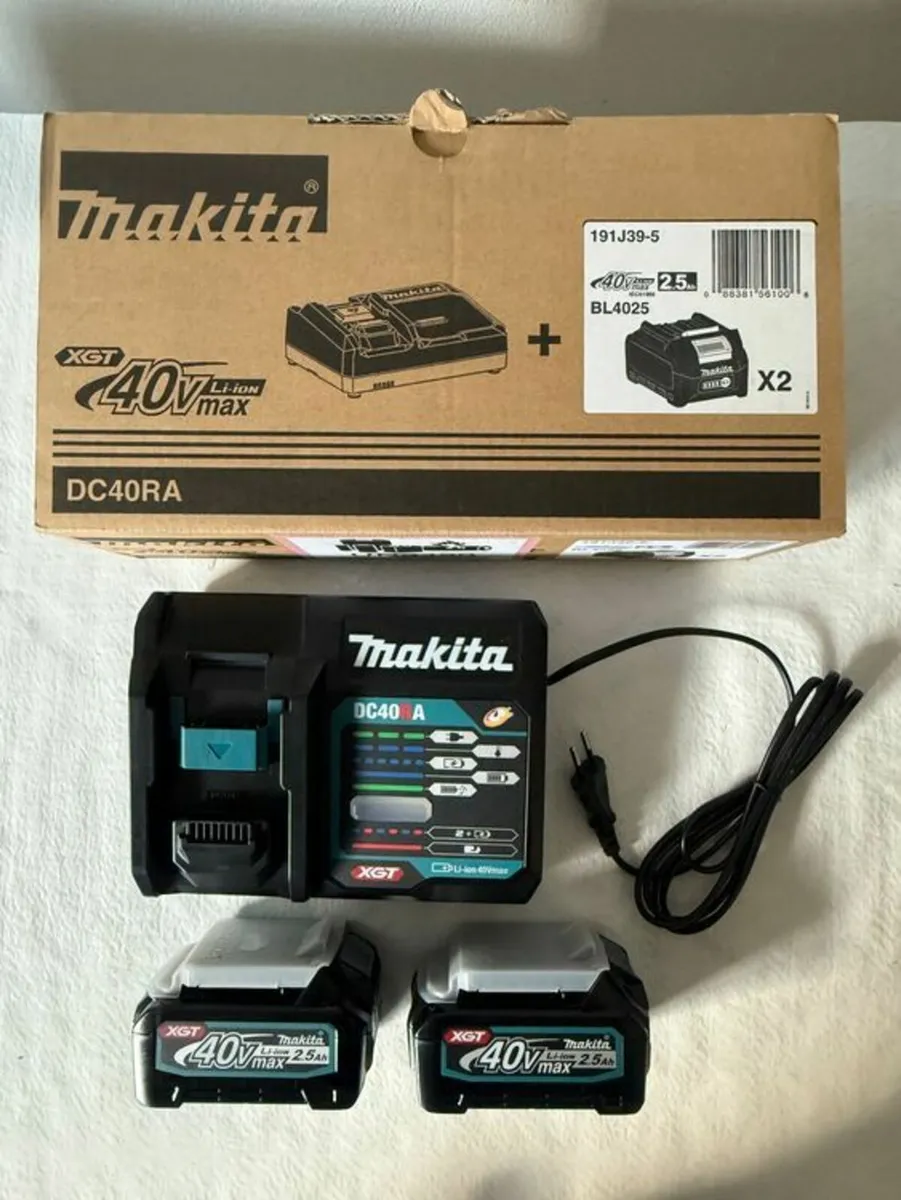 Makita 40V Cordless Drill and Angle Grinder Set - Image 3