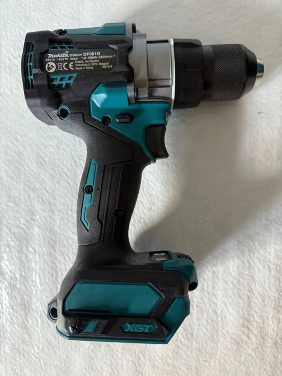 Makita 40V Cordless Drill and Angle Grinder Set - Image 4