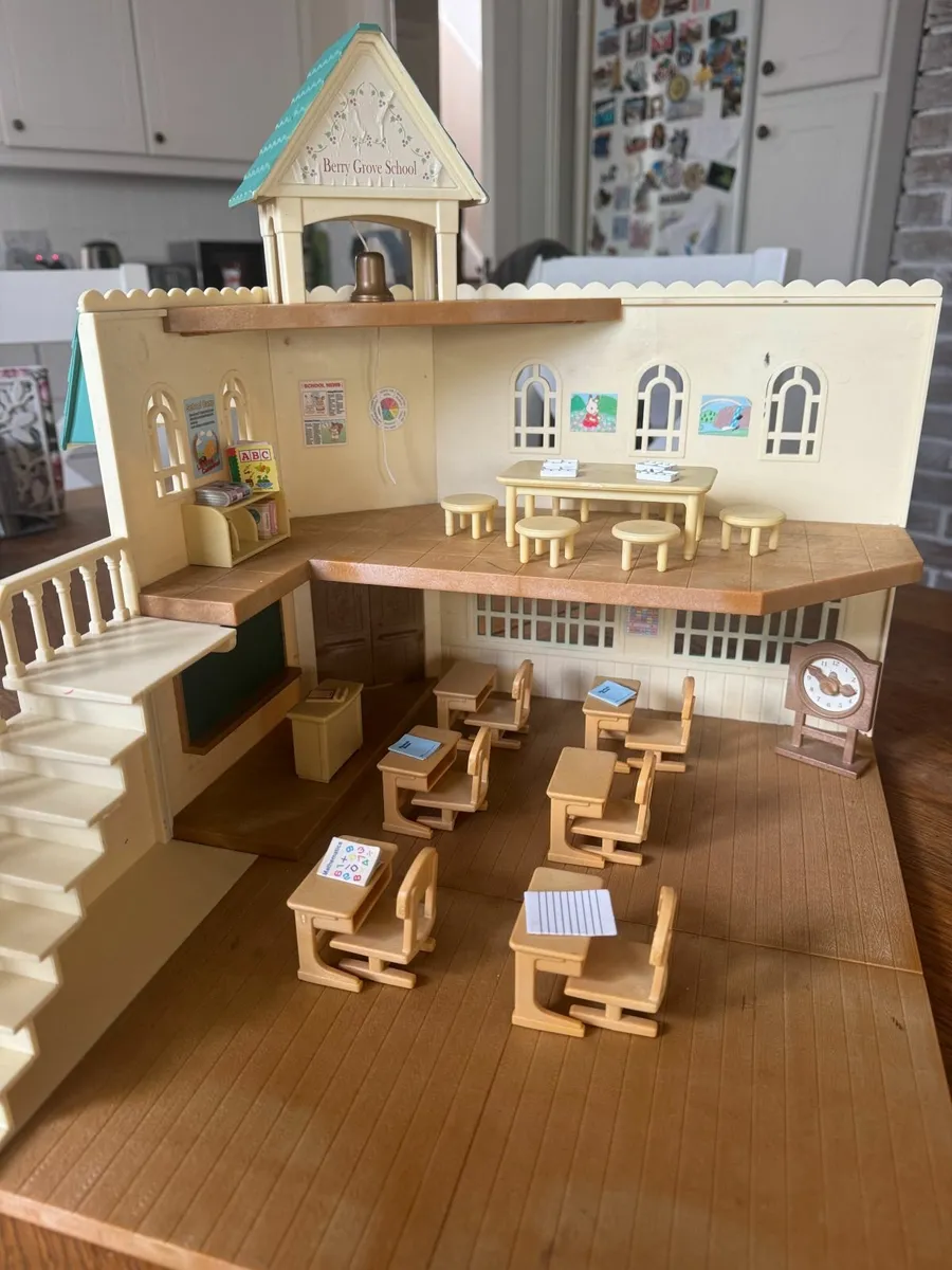 Sylvanian Families - Berry Grove School - Image 1