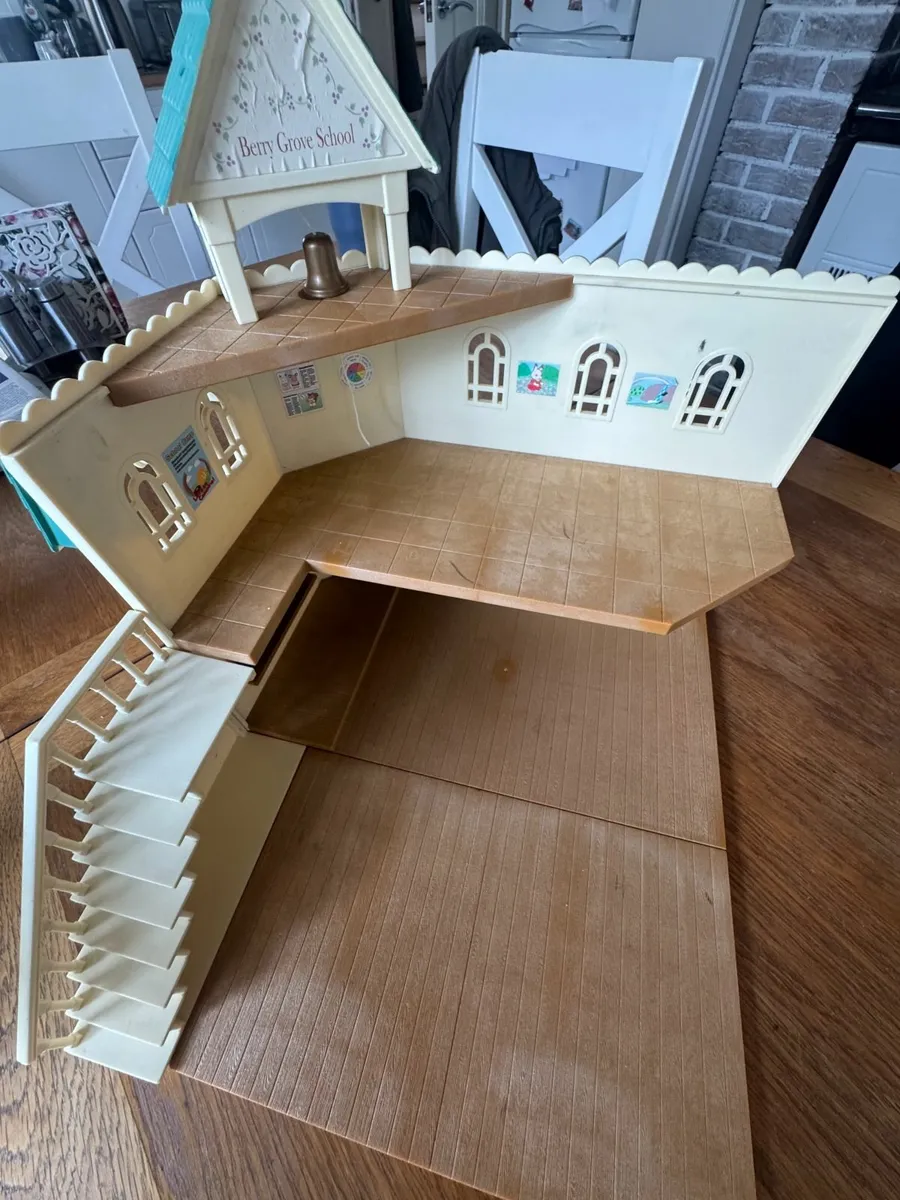 Sylvanian Families - Berry Grove School - Image 2