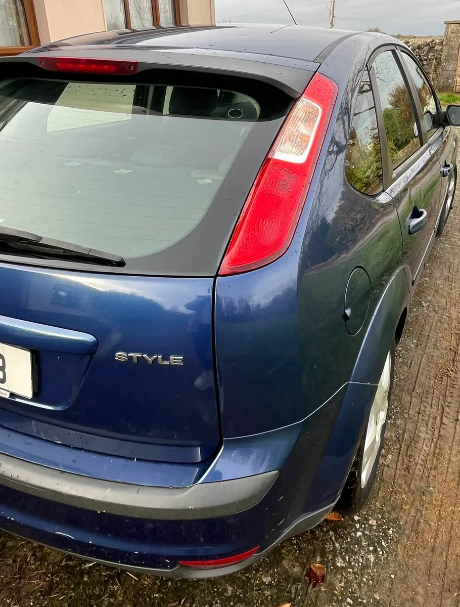 Ford Focus Petrol 2007   1.4 - Image 3