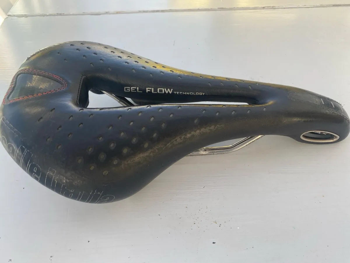 Selle Italia Max Flite Gel Flow Saddle - Image 1