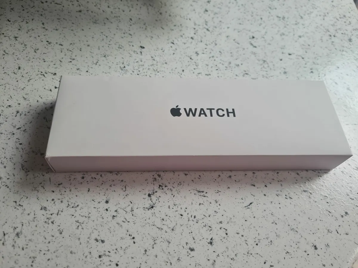 Apple watch SE - Image 1