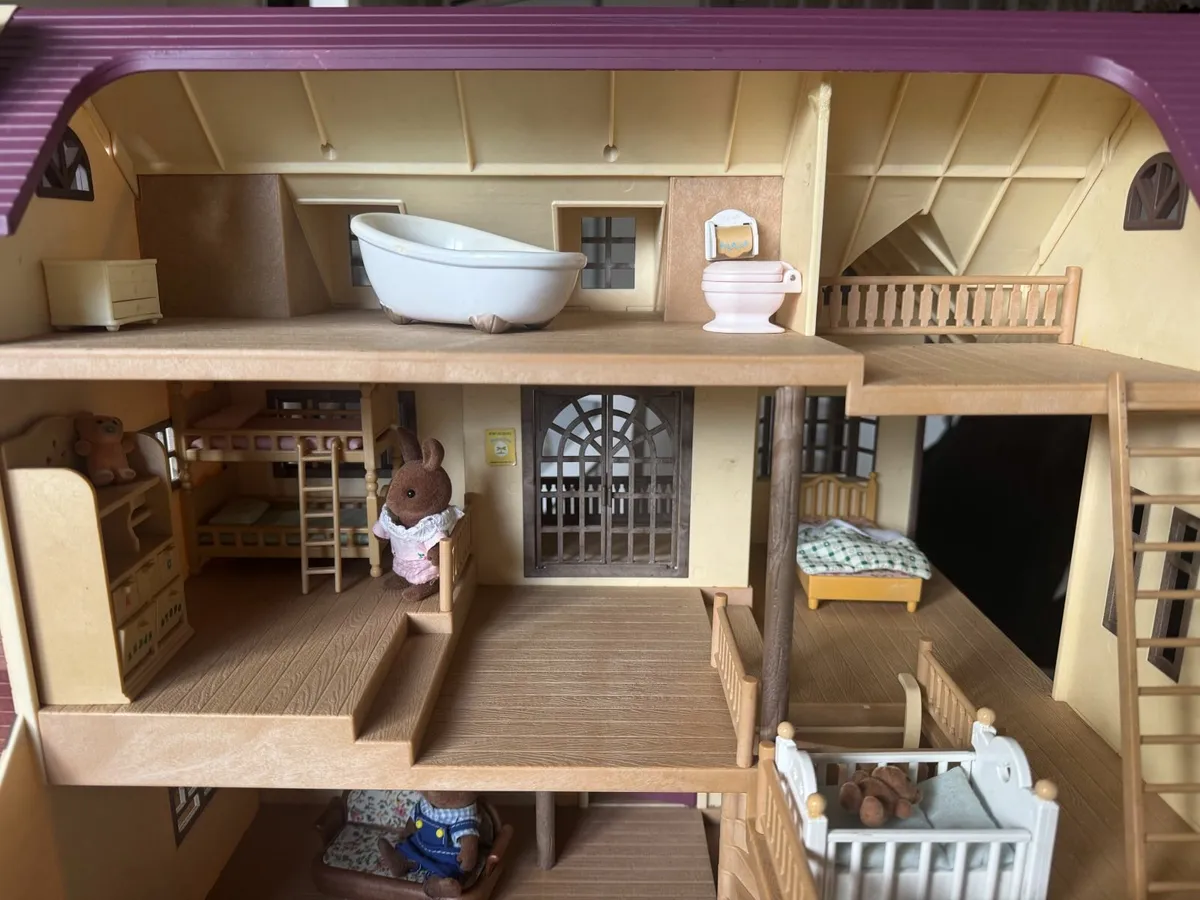 Sylvanian Families - Oakwood Manor House - Image 2