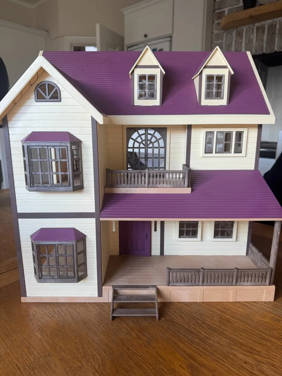 Sylvanian Families - Oakwood Manor House - Image 1