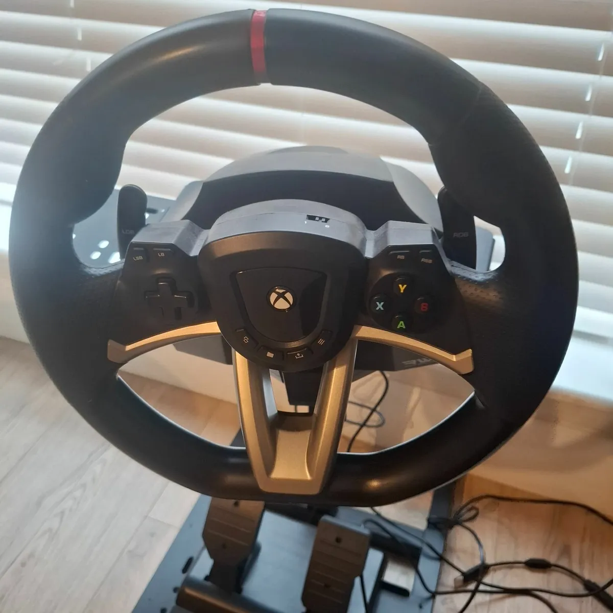 Gaming steering wheel and stand for Xbox - Image 1
