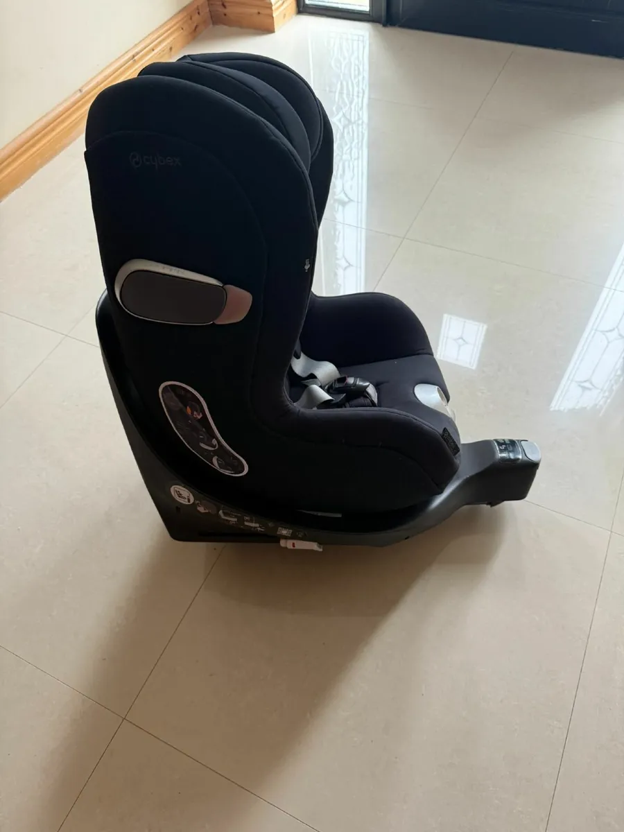 Car seat - Image 1