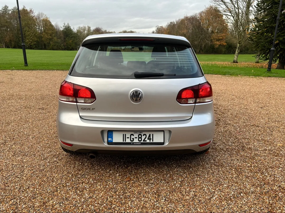 2011 Volkswagen Golf 1.6 TDI 105 bhp high spec - Image 4