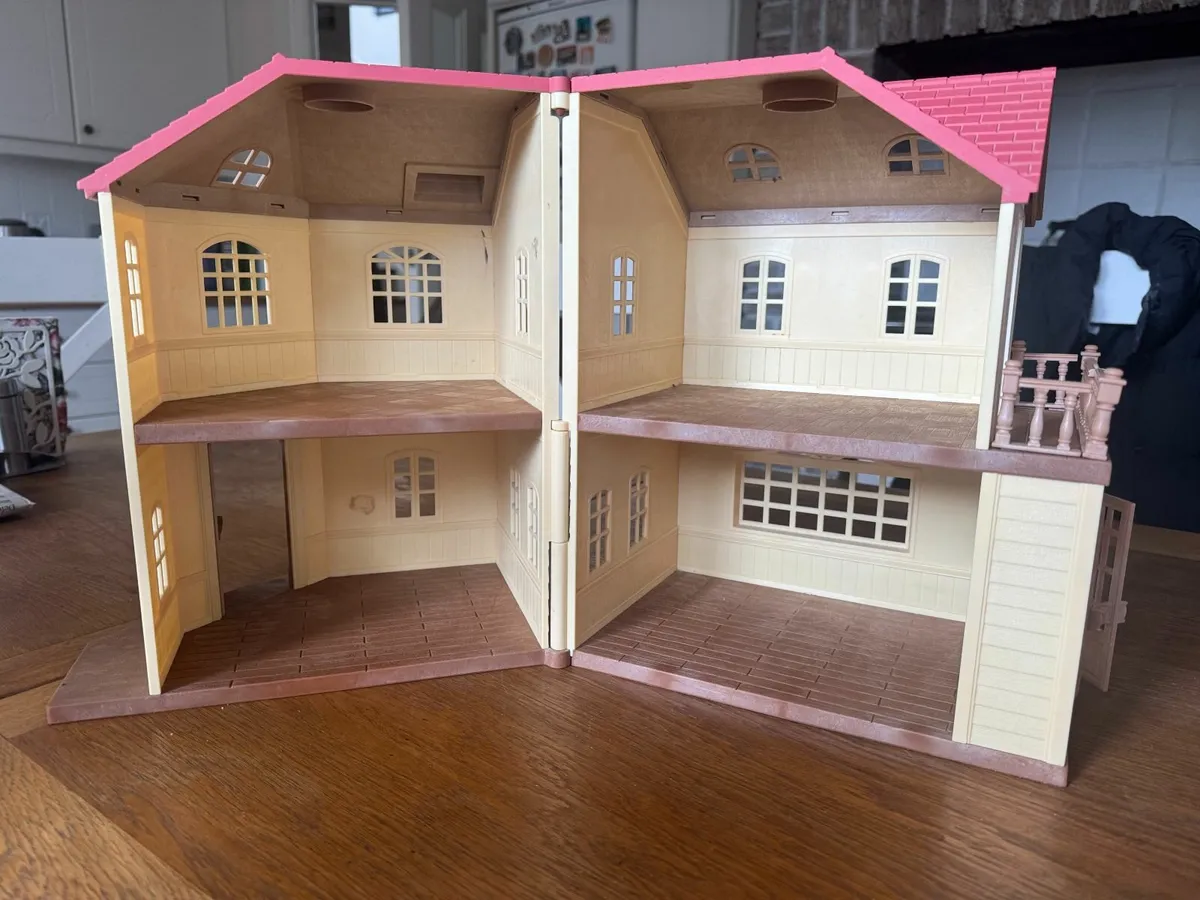 Sylvanian Families - Red Roof House & Garage - Image 3