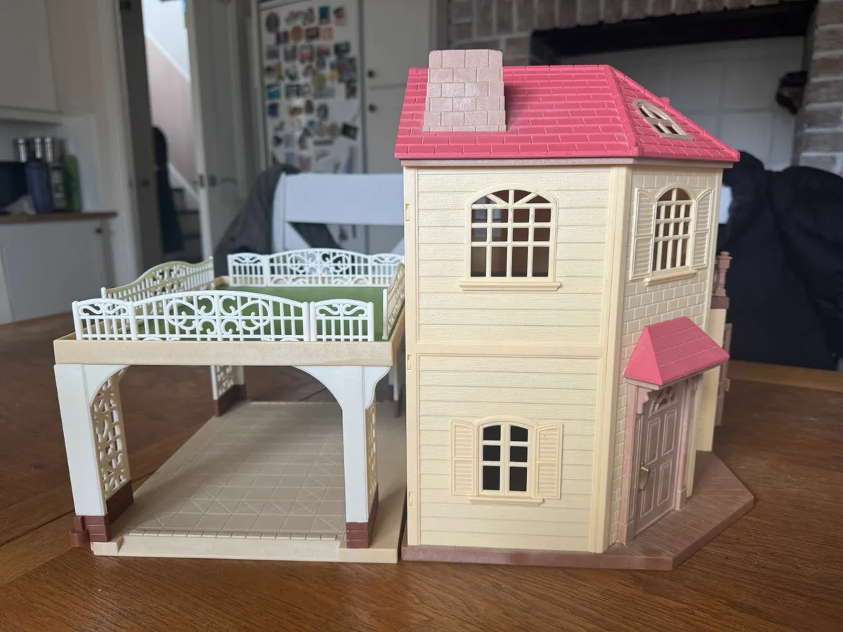 Sylvanian Families - Red Roof House & Garage - Image 4