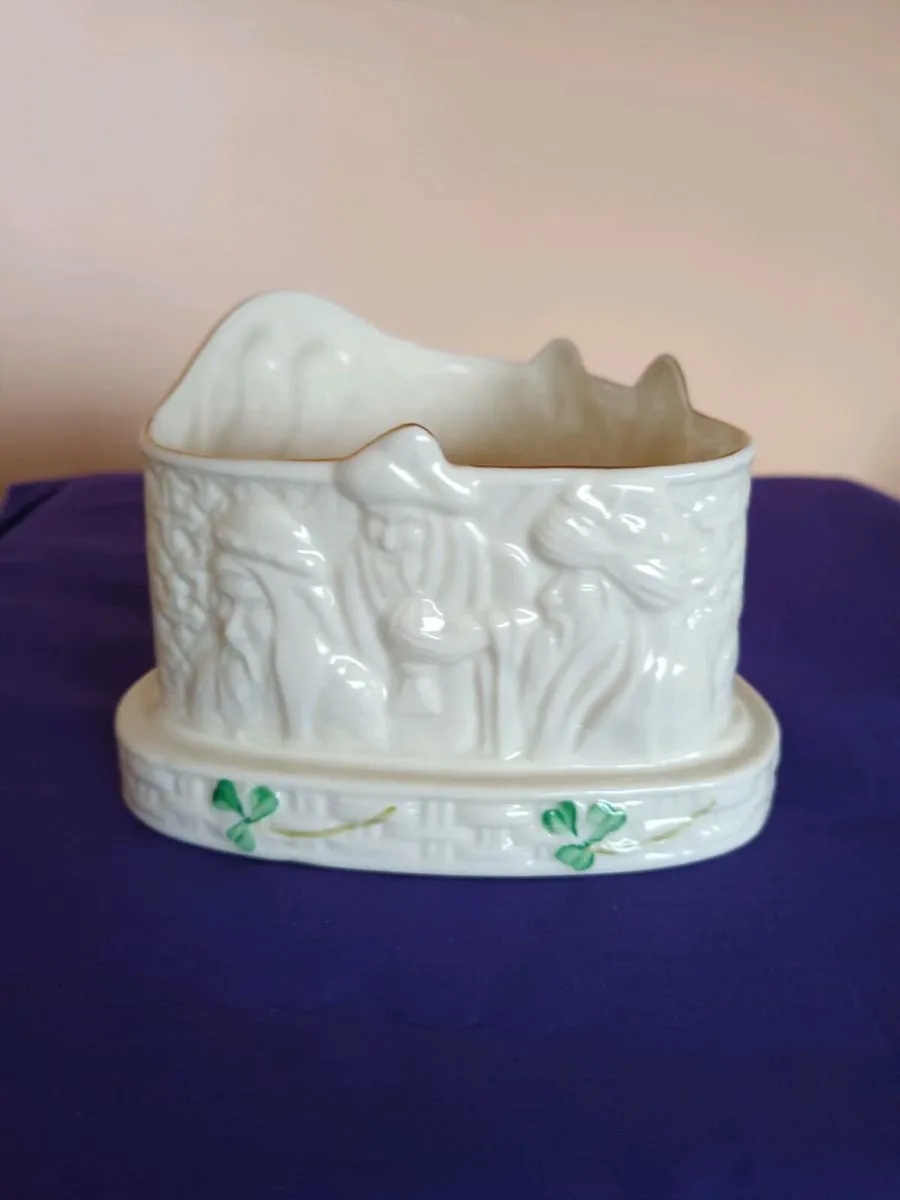 BELLEEK PORCELAIN NATIVITY  CANDLE HOLDER - Image 2