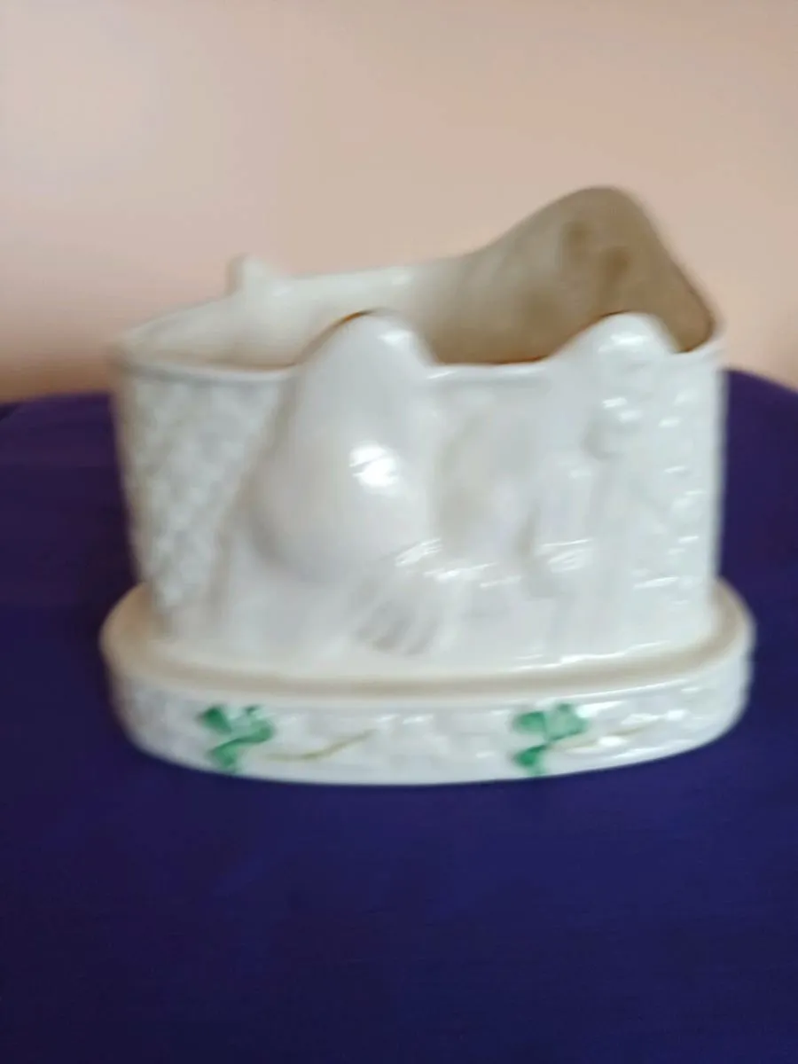 BELLEEK PORCELAIN NATIVITY  CANDLE HOLDER - Image 3