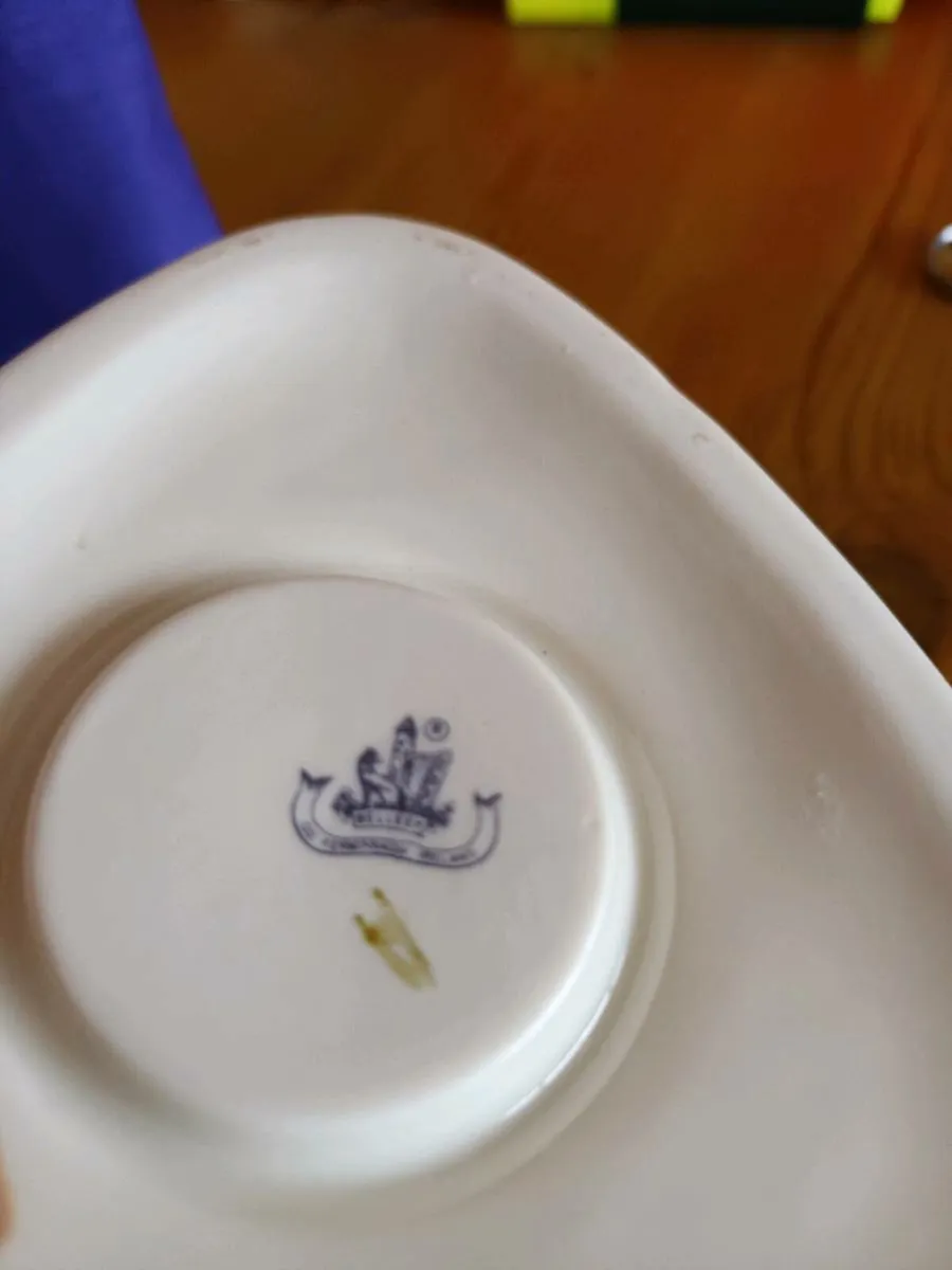 BELLEEK PORCELAIN NATIVITY  CANDLE HOLDER - Image 4